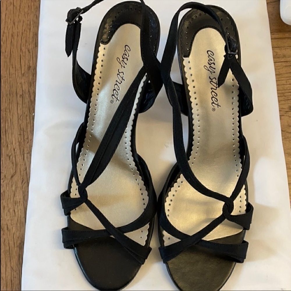 EASY STREET STRAPPY LEATHER/FABRIC SANDALS… - Picture 4 of 7